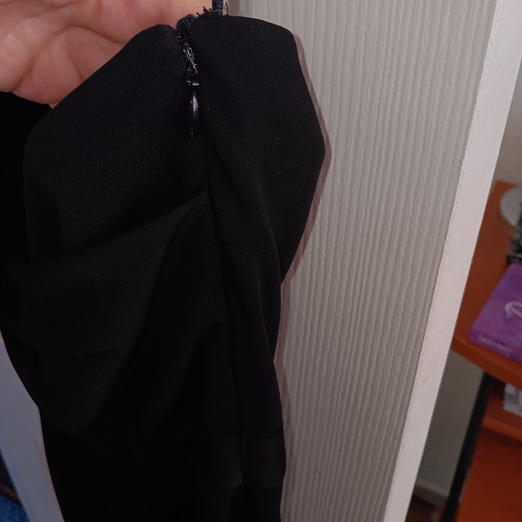 Theory Kaholo One Shoulder Little Black Dress. Size 4 - Picture 8 of 10